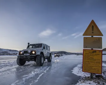 superjeep, island